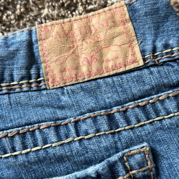 Amethyst 11 Medium Wash Distressed Jean Shorts - Picture 5 of 8